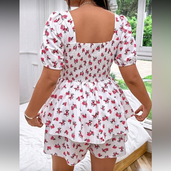 White Floral Romper Playsuit With Puff Sleeves Size 0X NWOT - Picture 2 of 6